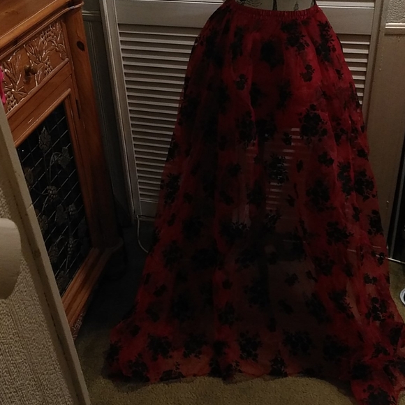 Red Floral Tulle Skirt - Picture 3 of 3